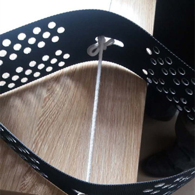 Geocelda perforada