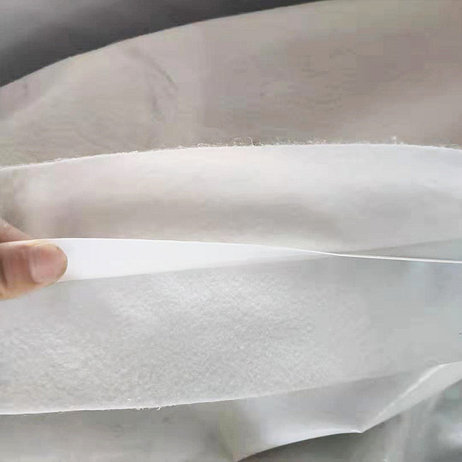 Geomembrana compuesta con geotextil no tejido