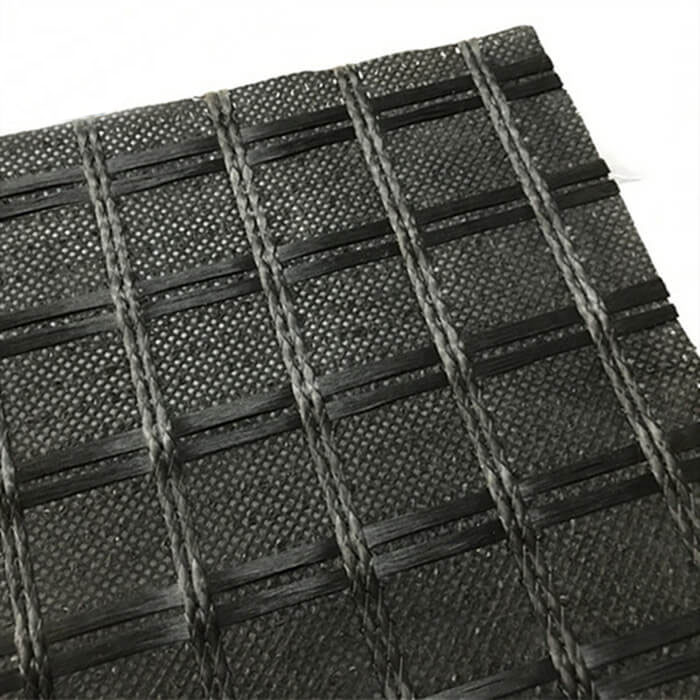Géogrille en polyester avec bitume imprégné non tissé
